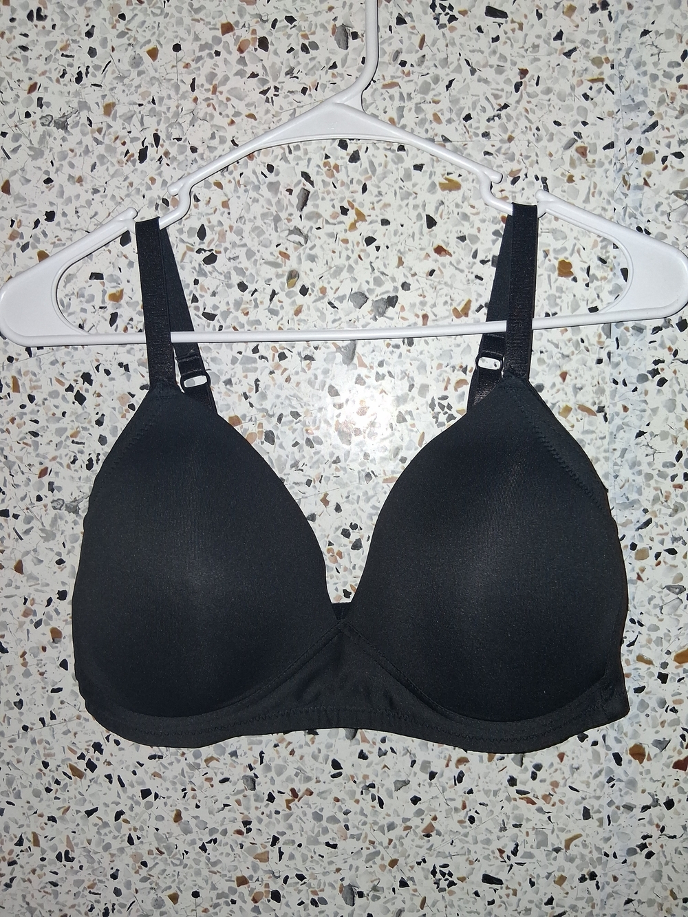 Women's Just Be Bra Black Size 38D Wireless With Padding